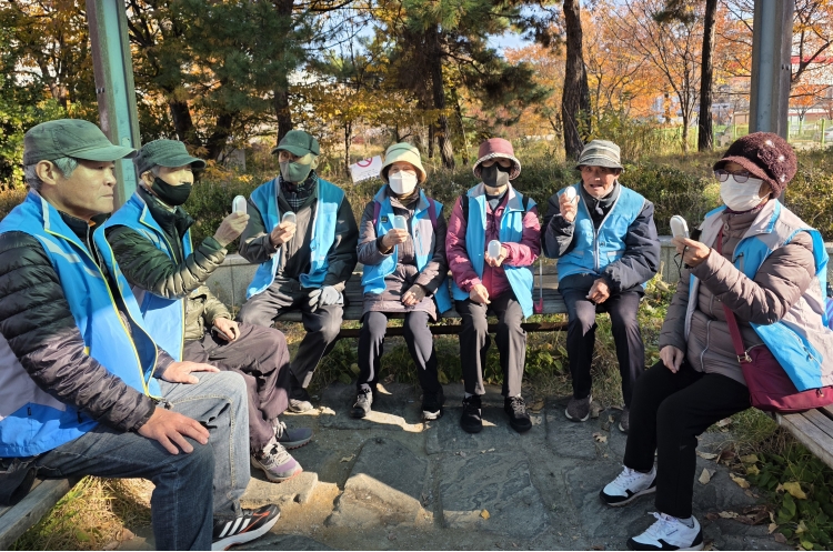 연수구가 391명의 어르신이 참여한 자체 노인일자리 사업 우리동네가꾸미를 성공적으로 마무리했다